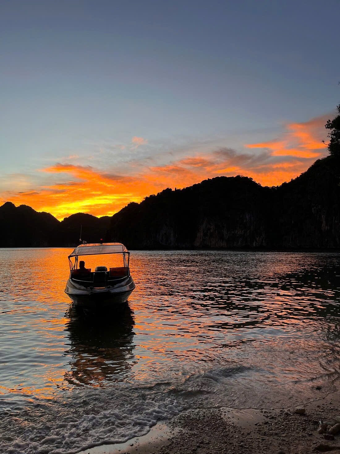 TOUR CHÈO KAYAK NGẮM LÂN TINH - ĂN TỐI TRÊN VỊNH LAN HẠ