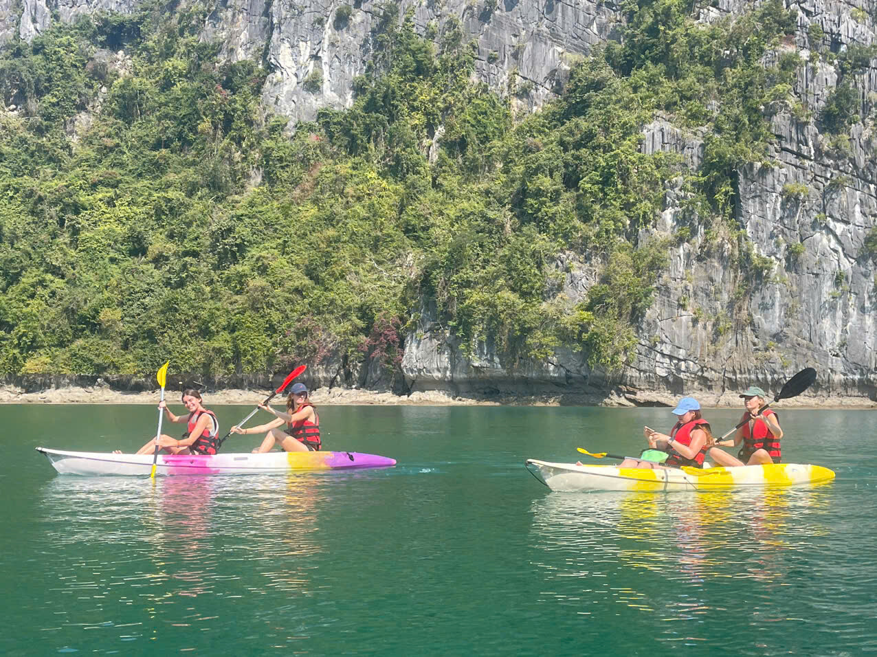 Tour Nửa Ngày Ngắm Hoàng Hôn & Chèo Kayak Ngắm Sinh Vật Phù Du Phát Sáng – Vịnh Lan Hạ (Cát Bà)